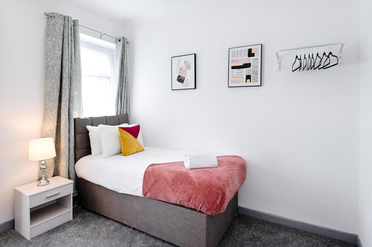 Stop At Space, Near The Liberty Vakantiehuis Swansea